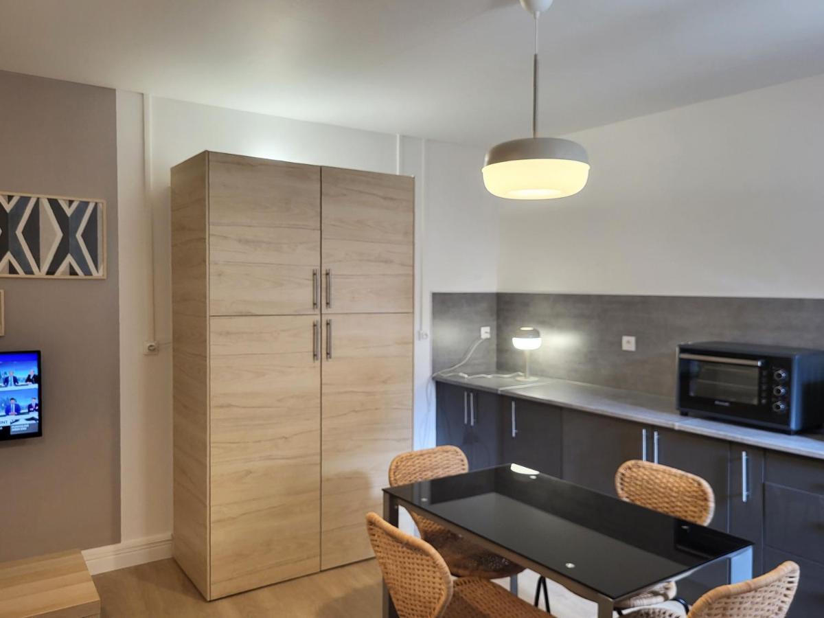 סן-קלוד Appartement 1 Chambre, Cuisine, Coin Salon, Salle De Bain מראה חיצוני תמונה