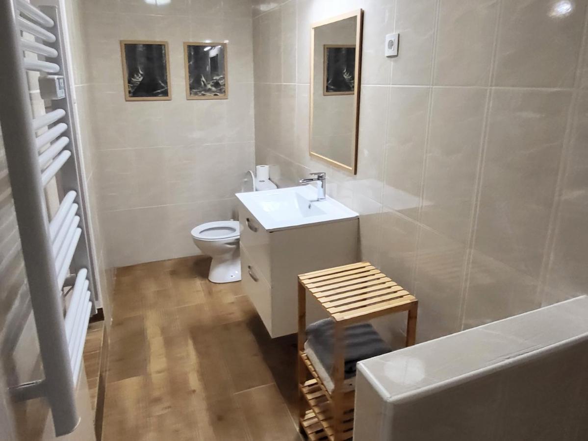 סן-קלוד Appartement 1 Chambre, Cuisine, Coin Salon, Salle De Bain מראה חיצוני תמונה